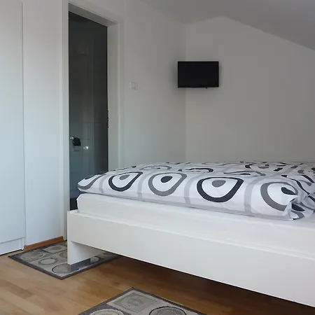 Rooms Mira G Guest house Postojna