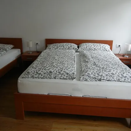 Rooms Mira G Guest house